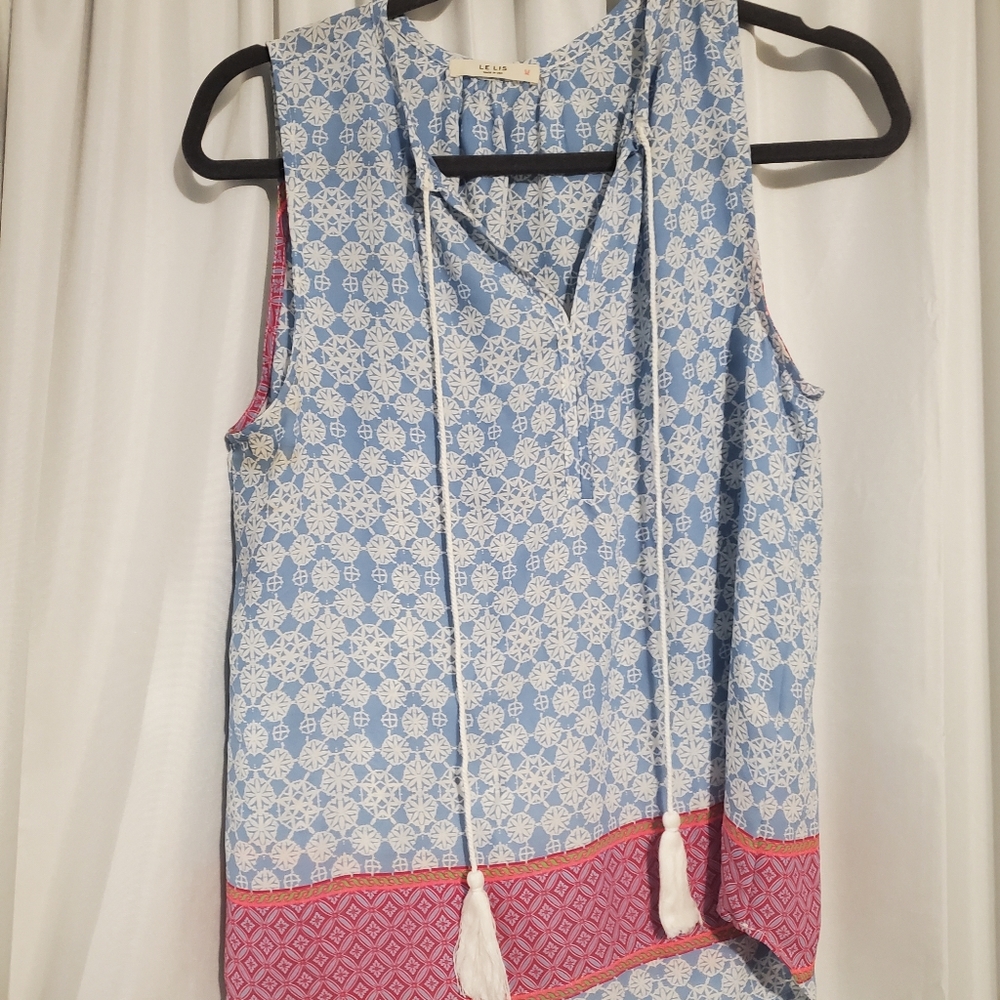 Le Lis sleeveless tie neck blouse